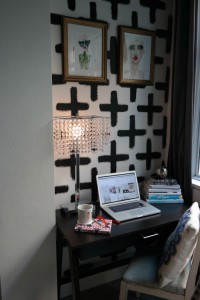 Original-Daniela-Lukomski-Small-Space-Ideas_painted-wallpaper.jpg.rend.hgtvcom.966.1449