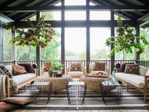 uo2016_screened-porch_01_wide_h-jpg-rend-hgtvcom-966-725